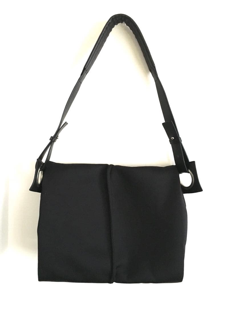 Kawakawa ボディバッグ　wetシリーズ　大きめ　ハトメ