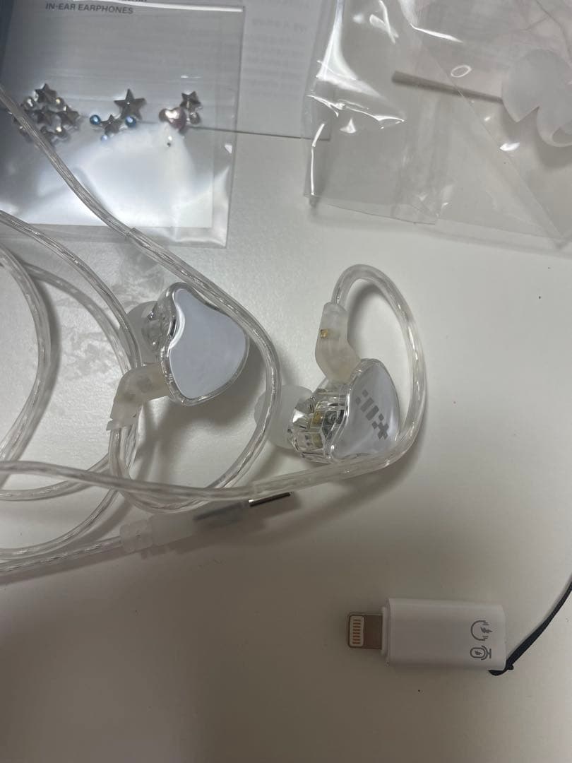 ILLIT アイリット 3rd Miniアルバムbomb イヤモニ風イヤホン - メルカリ