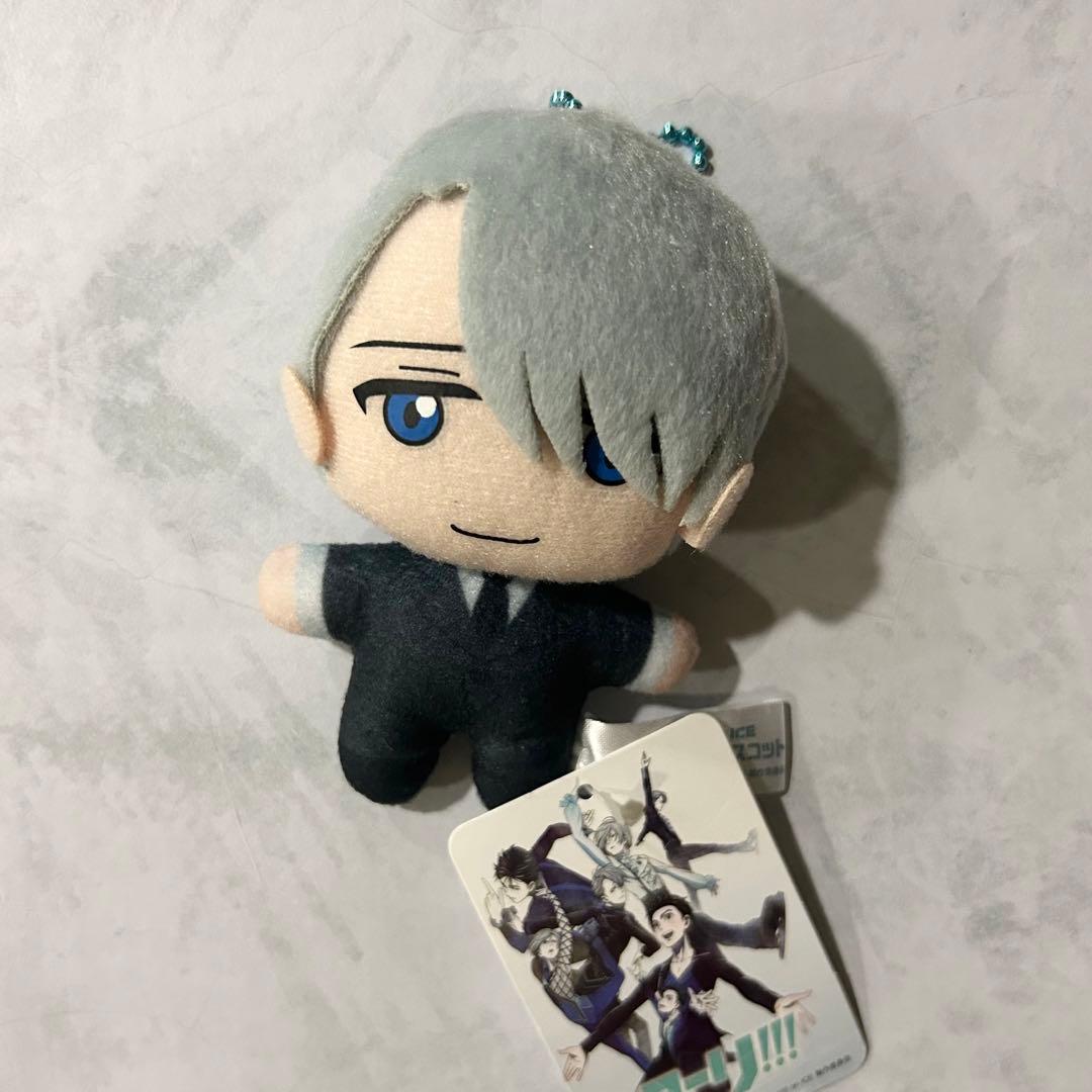 ユーリ!!!on ICE ヴィクトル・ニキフォロフ ぬいぐるみ - メルカリ