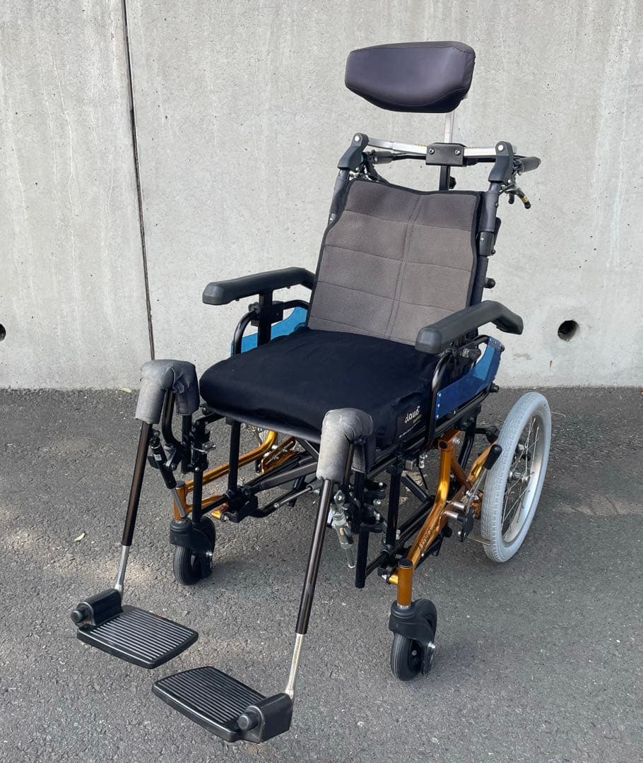 グランドフリッチャーフォース 介助式　車椅子　リクライニング　ティルト