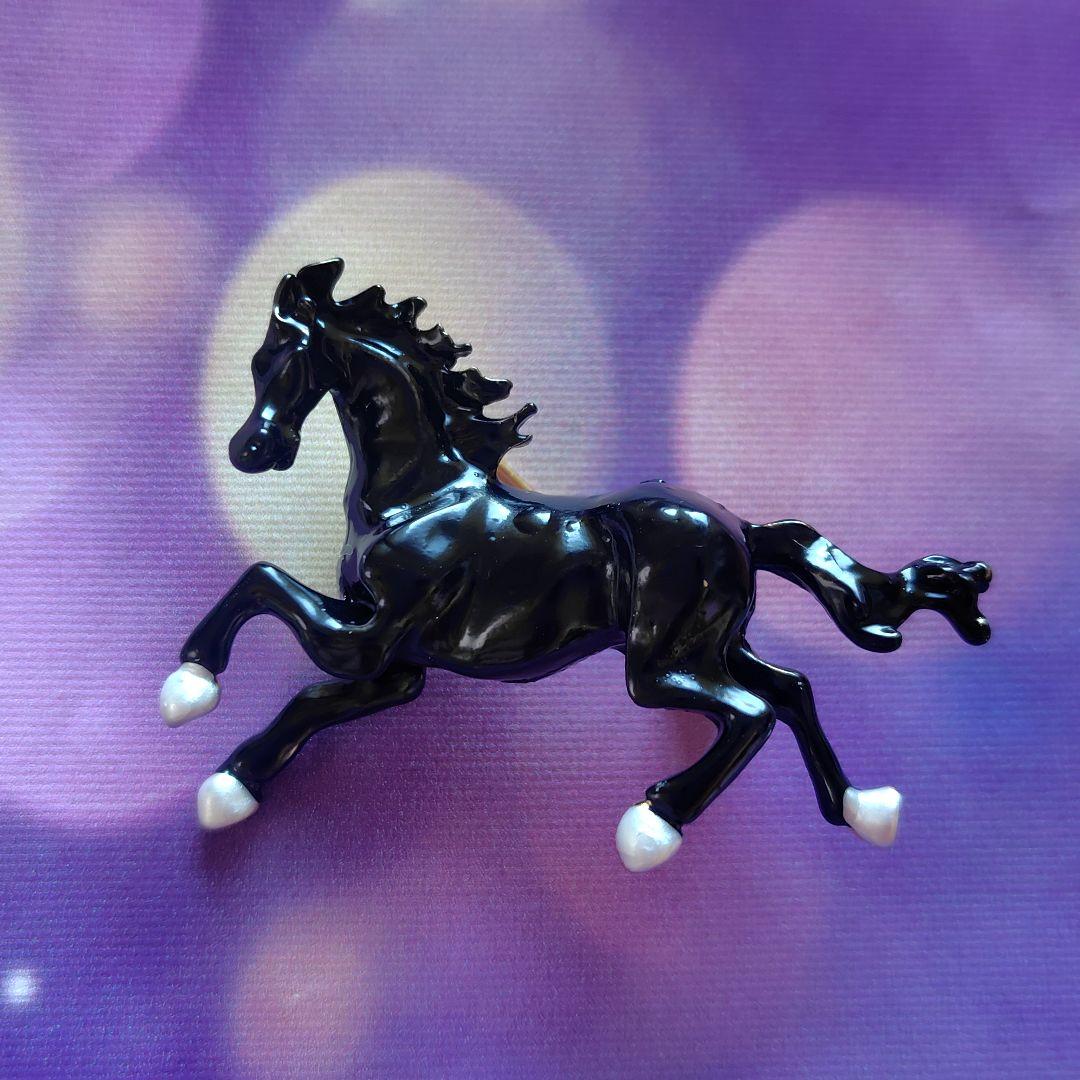 馬 うま ウマ 乗馬 騎馬 黒馬 ブラック ブローチ バッジ アニマル