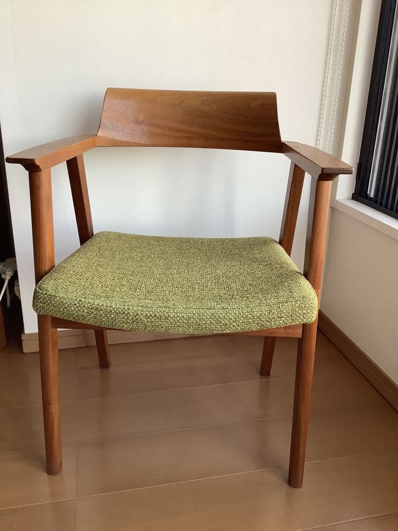 ウォールナット材　ダイニングチェア