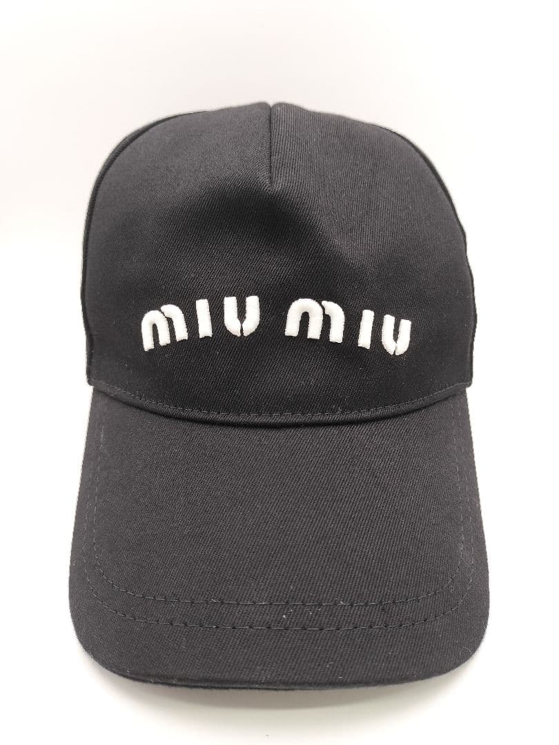 miu miu 黒 ロゴ入り ベースボールキャップ M