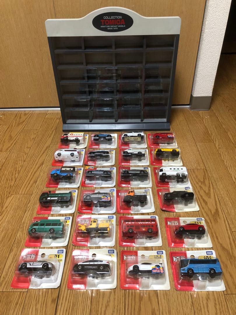 新品ミニカー24台とTOMICAコレクションボックスセット