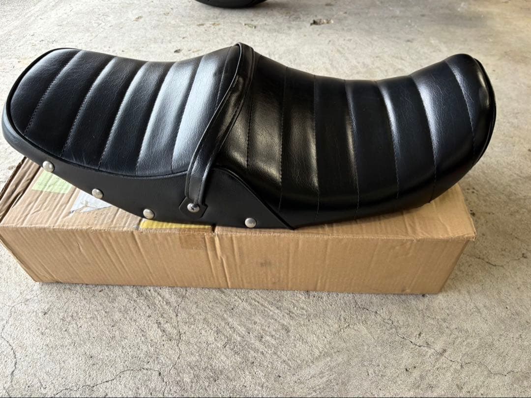 ZRX400 / ZRX400-2 鋲打ち 黒皮 タックロールシート