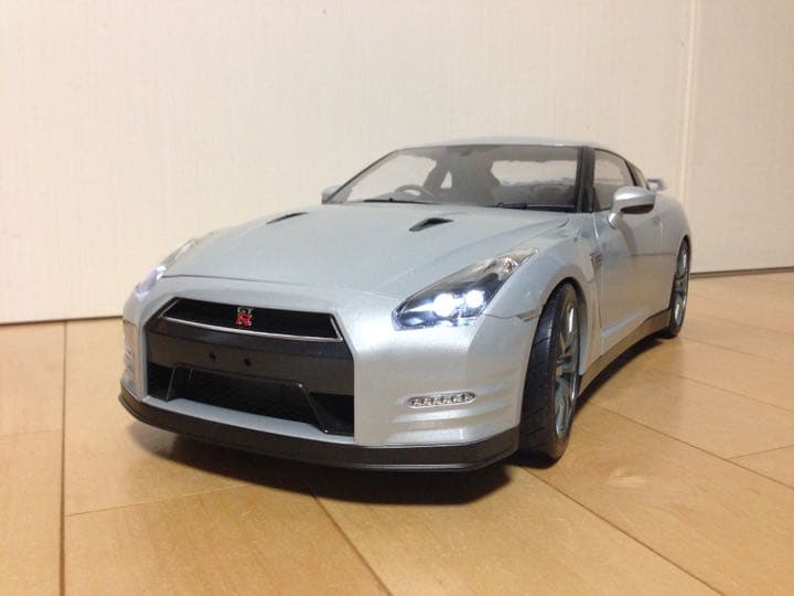 イーグルモス R35 GT-R 1/8スケール 完成品