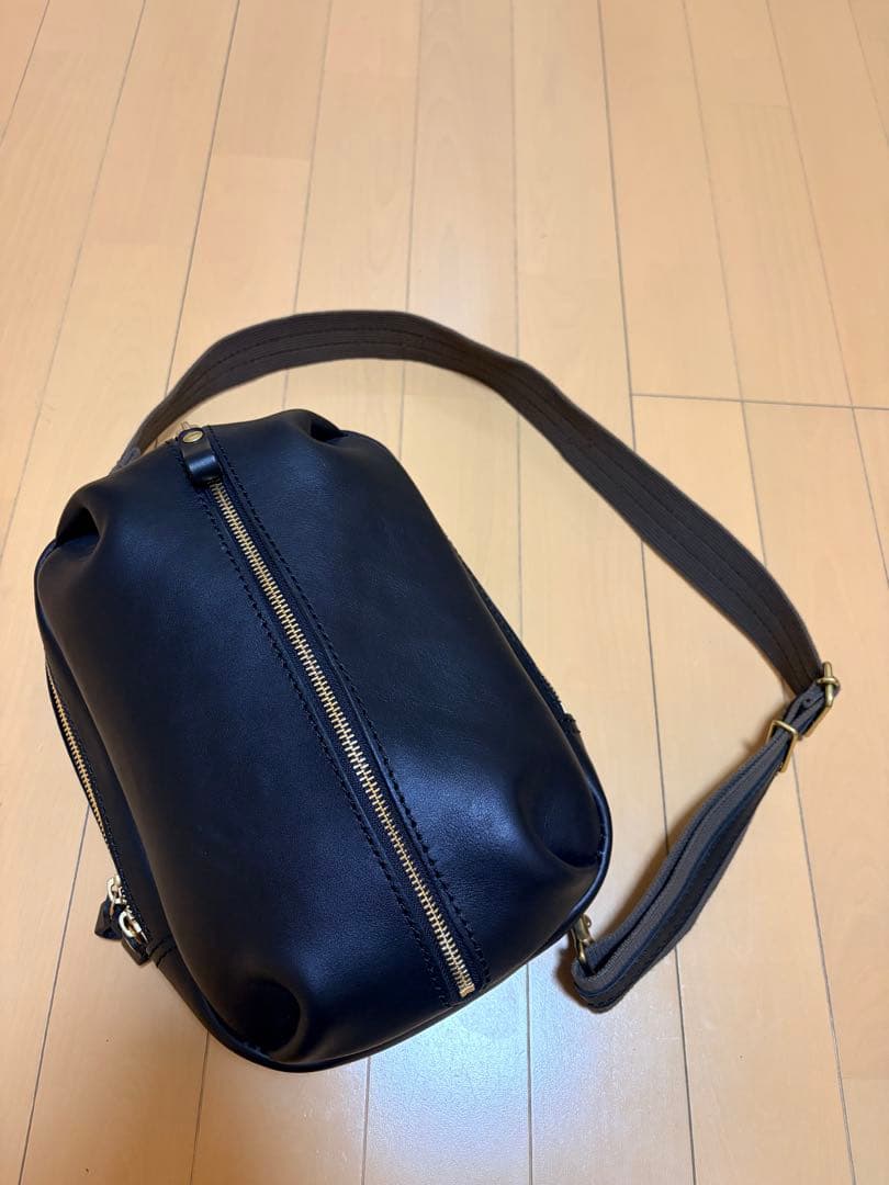 HERZ 立体ポケットボディバッグ 立体ポケットボディバッグ(F-9)はラグビーボールを連想しちゃう