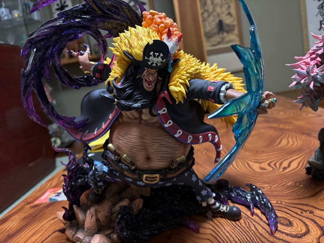 ワンピース マーシャルD ティーチ フィギュア