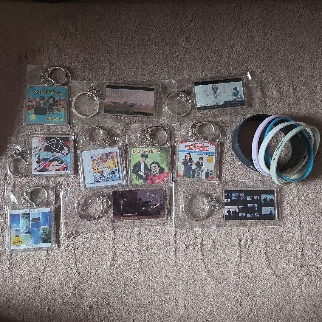 Creepy Nuts キーホルダー、ラバーバンド、ステッカーセット