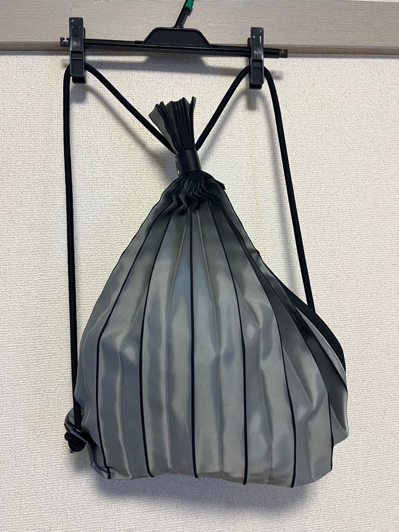 極美品イッセイミヤケPLEATS PLEASE ポリ リュック　プリーツバッグ