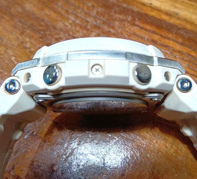 カシオ　G-SHOCK GST-W300 -7AJF　ホワイト　箱ごとメルカリ便