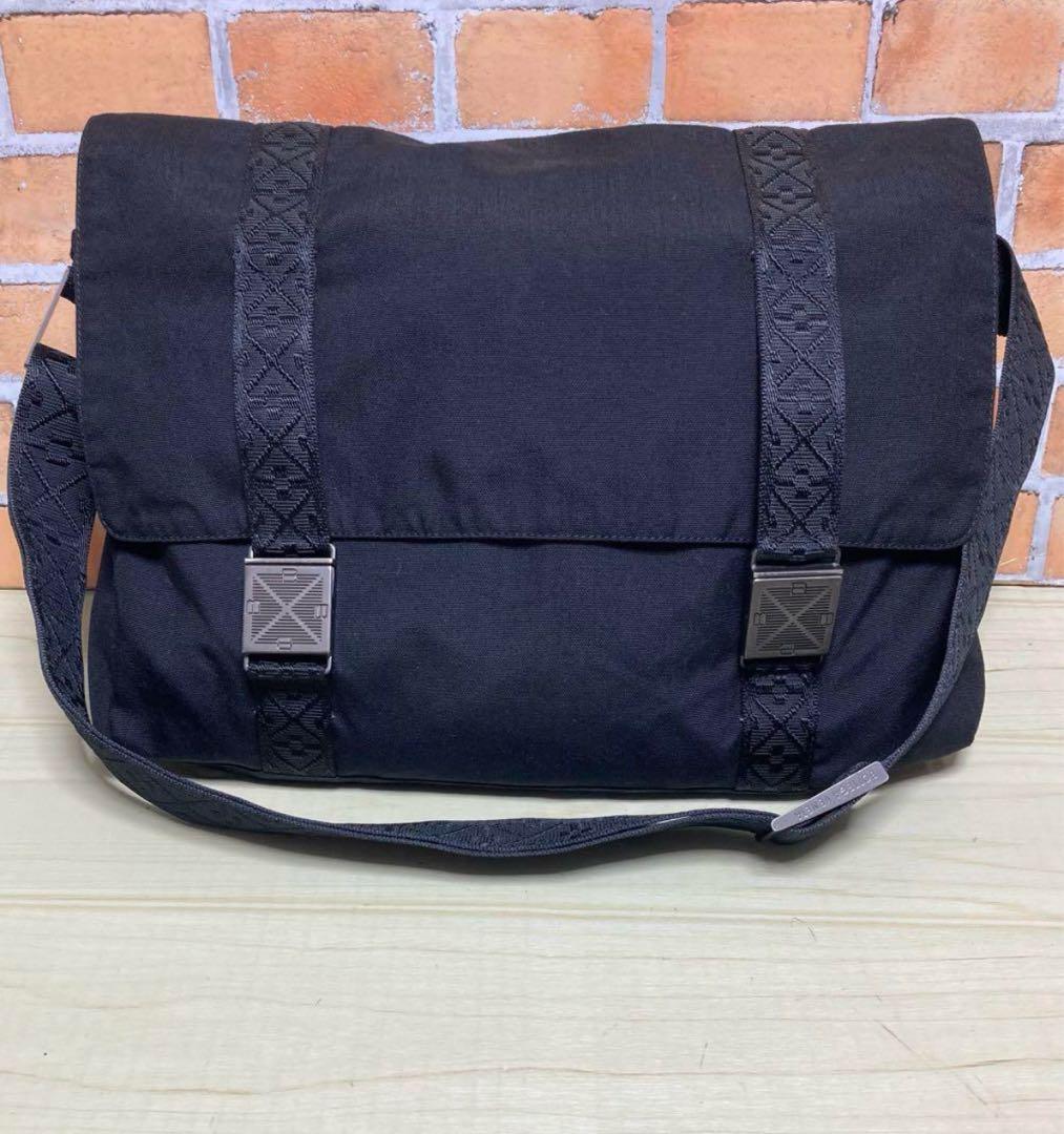 美品　ボッテガヴェネタ　黒色　キャンバス　メッセンジャーバッグ　ショルダーバッグ