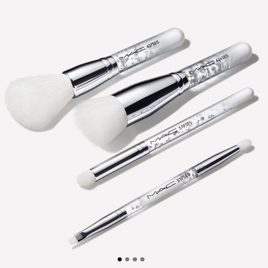 MAC新品ブラシ オブ スノー エッセンシャル ブラシ キット - メルカリ