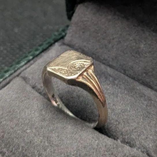 英国イギリス 9CT スターリングシルバー925 ヴィンテージ シグネットリング 英国製1962年ヴィンテージ スターリングシルバーの存在感あるリング