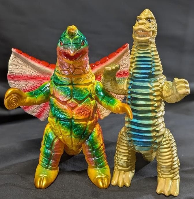 レッドキング＆ドラコ羽付（ブルマァク復刻）ソフビフィギュア２体セット Amazon.co.jp: ギガス＆ドラコ＆レッドキング ブルマァク復刻 ソフビ