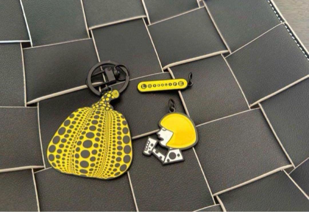 草間弥生キーホルダー 中国限定 新品未使用品 - メルカリ