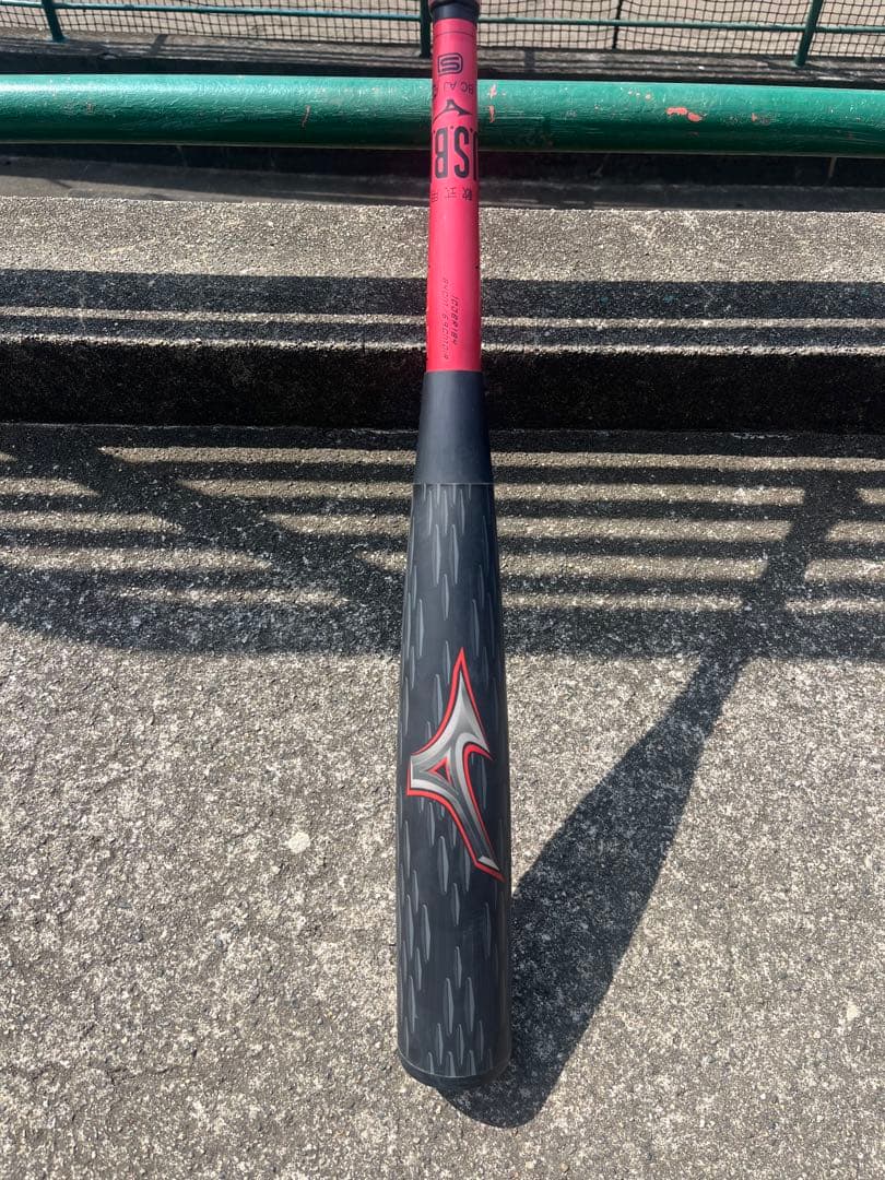 美品 ミズノビヨンドマックスレガシーメ タル 84cm760g ミドル 軟式用ビヨンドマックスレガシーメタル トップ(金属製／84cm／平均740g