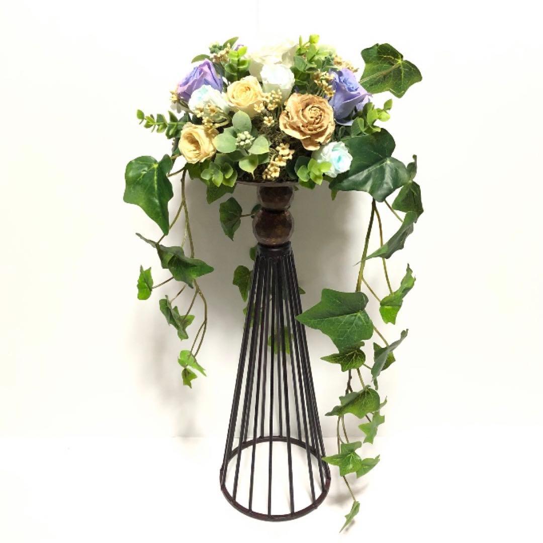 アイアンスタンドのプリザーブドフラワー