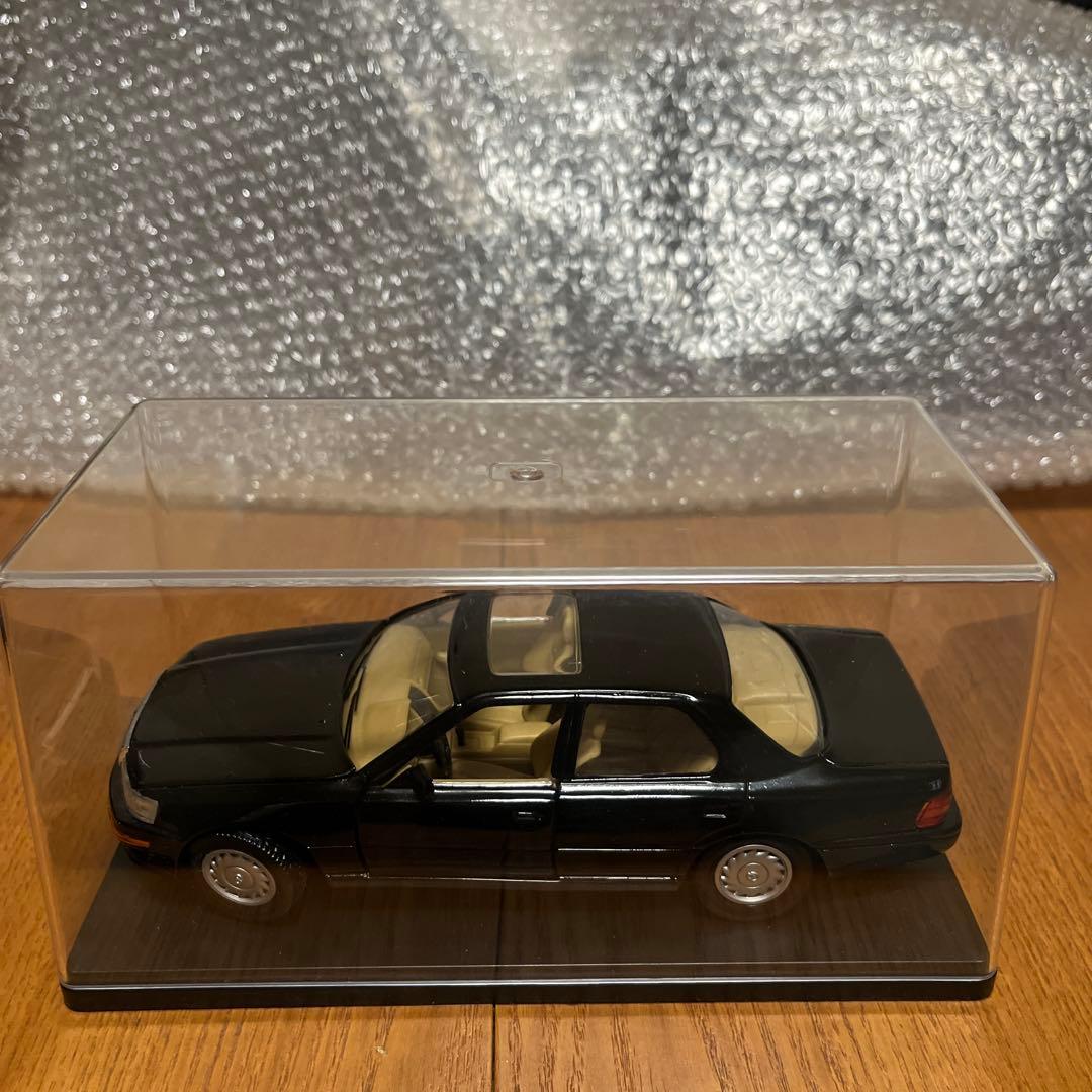 toyota Lexus LS 400 ミニカー 1/18&当時物エンブレム付きの通販はau