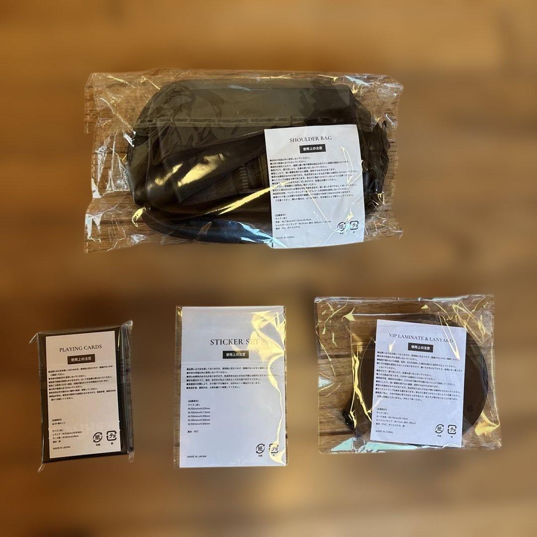 レディガガ VIP席(シルバー) 限定グッズ - メルカリ