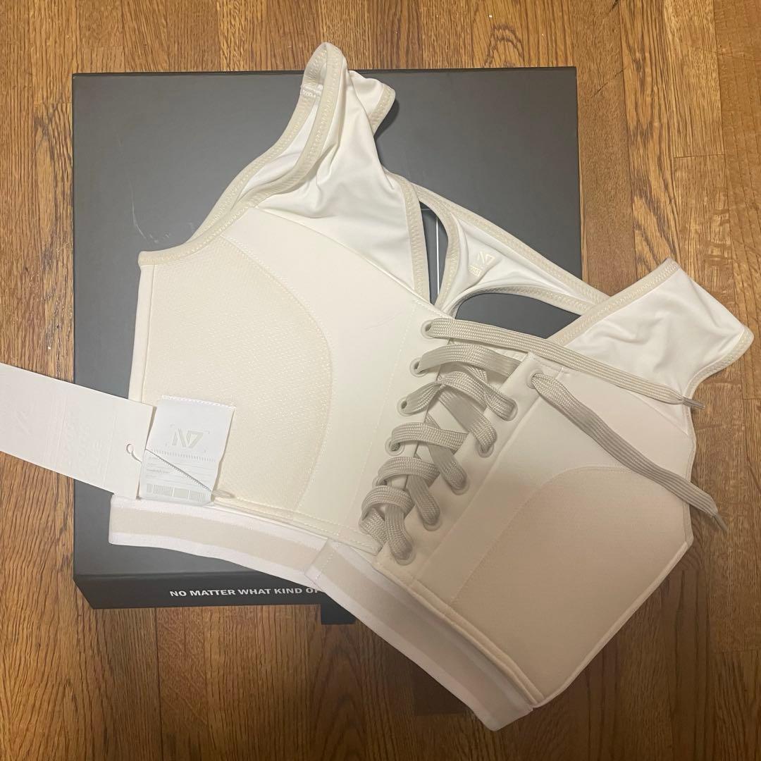 新品 N7 ホワイト ひなちゃんねる さん スポーツブラ 箱付き