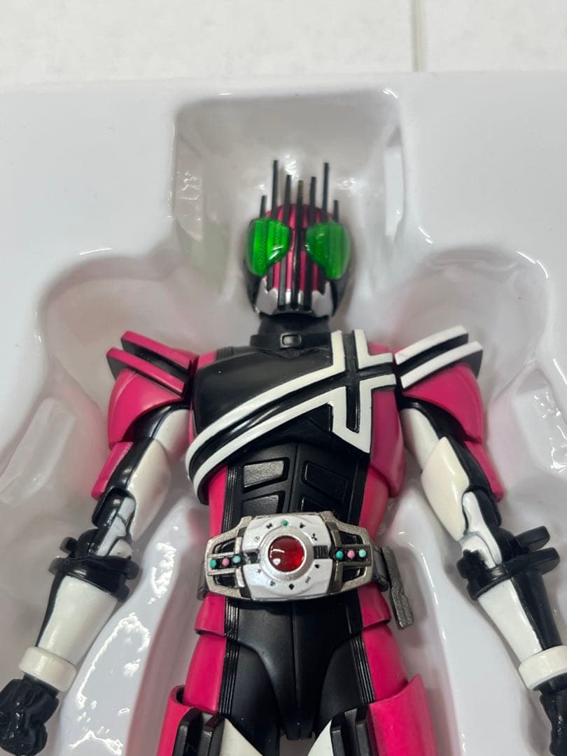 S.H.Figuarts（真骨彫） 仮面ライダーディケイド