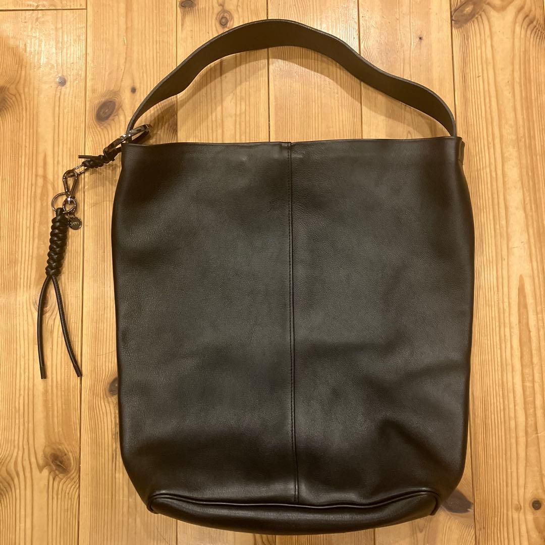 【ITTI】 バケット型トートバッグ※チャームキーホルダー付き