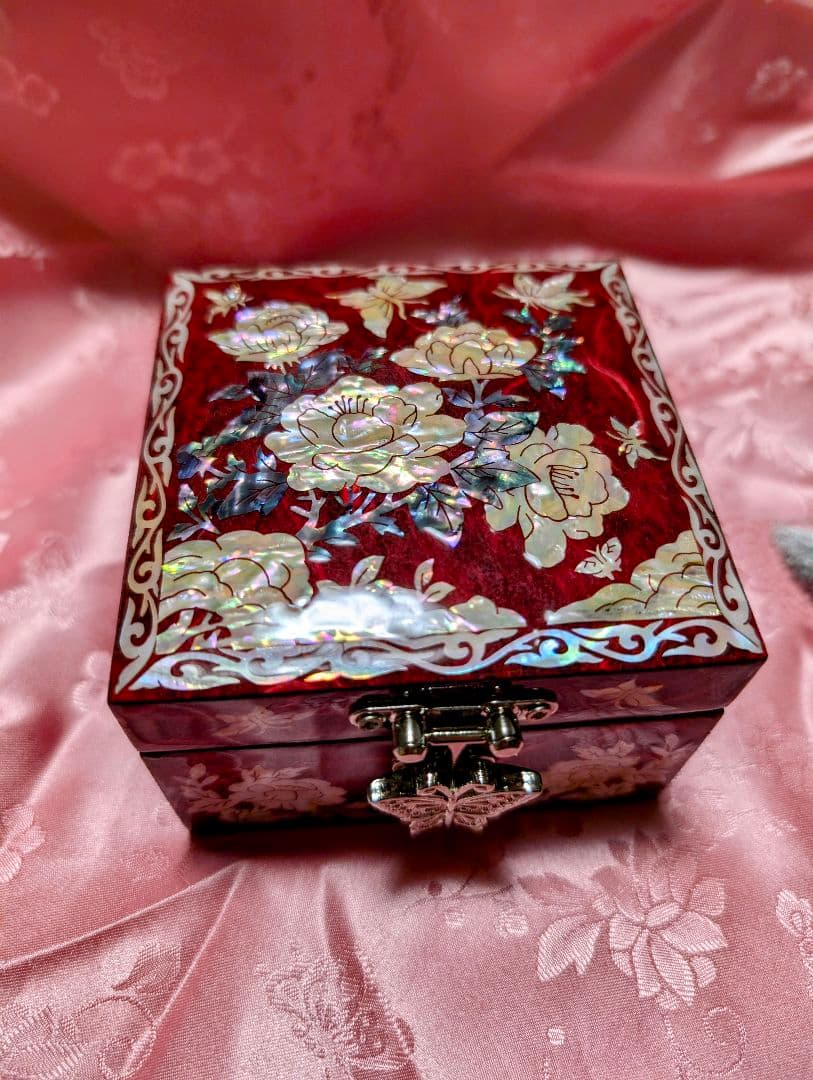 ジュエリーボックス　木製螺鈿漆器