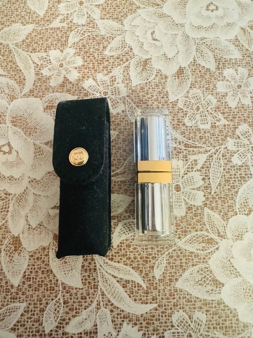 CHANELケース付きレア商品ダークレッド ケース付き