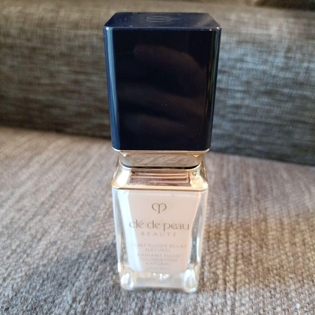 クレ・ド・ポー ボーテ タンフリュイドエクラ ナチュレル 35mL