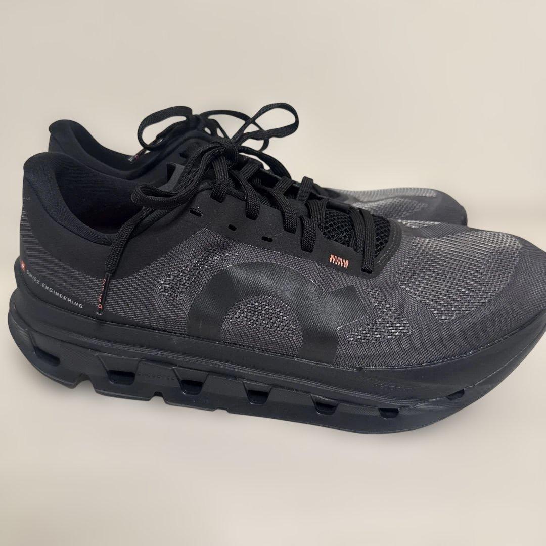 ON Cloudflow 5ランニングシューズ ブラック Men's Cloudflow 5 | Black | On Japan