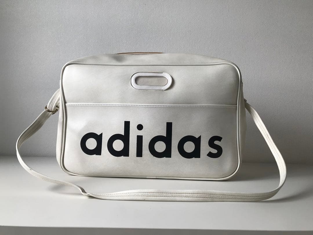 adidas メッセンジャーバッグ ホワイト