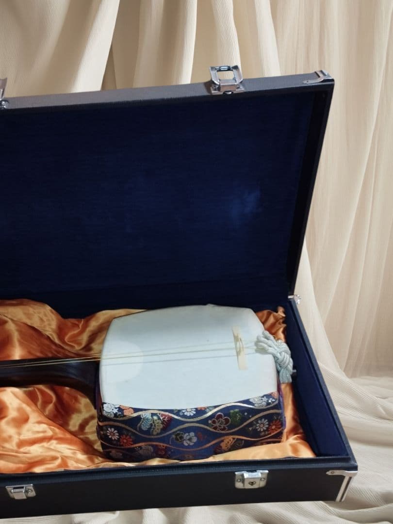 三味線　中棹　ケースや糸付き　民謡　楽器　和楽器　送料無料