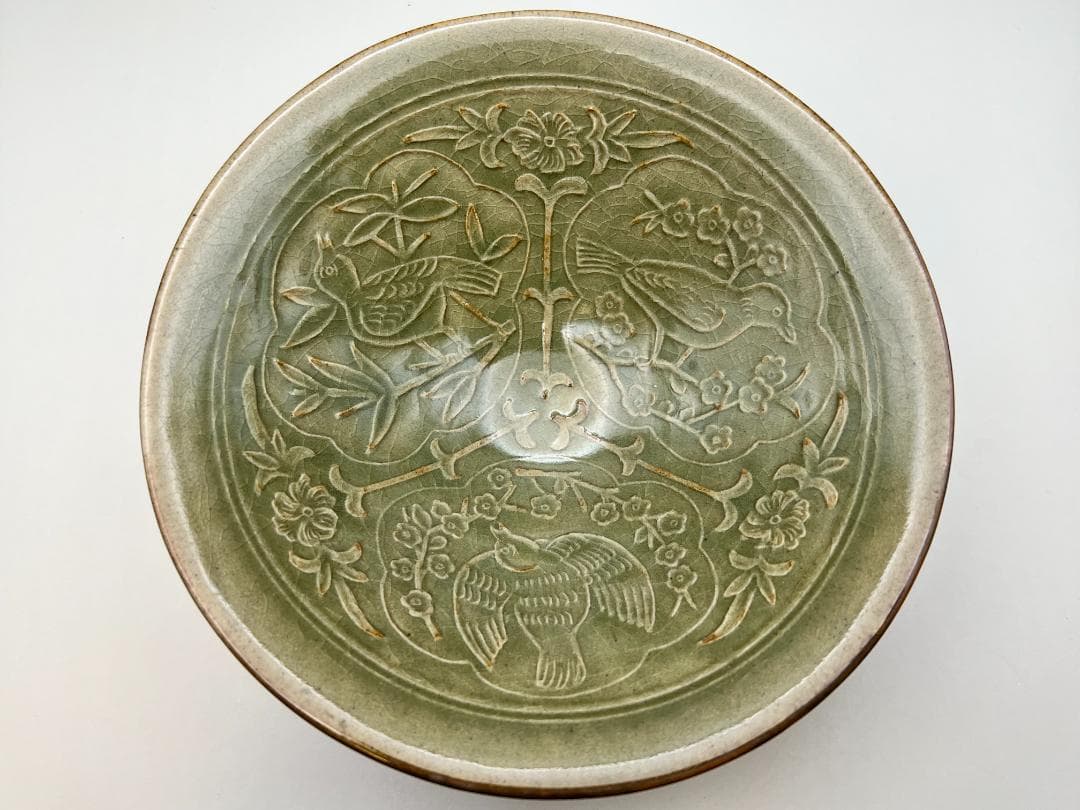 【海】耀州窯　宋代　青磁刻花梅花鳥文茶碗　高級箱付　天目釉 骨董品  中国美術品 青磁刻花牡丹文輪花形盤 | 耀州窯 | 収蔵品詳細 | 作品を知る | 東京