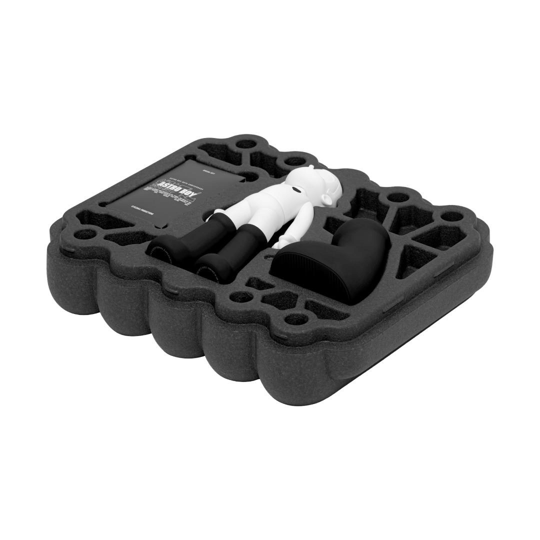 鉄腕アトム ブラックエディション スペシャルパッケージ （Qi2対応