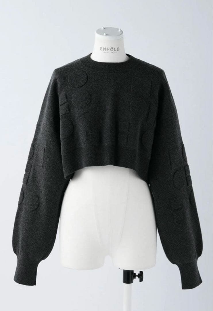 トップス ENFOLD O EMBOSS CROPPED PULLOVER