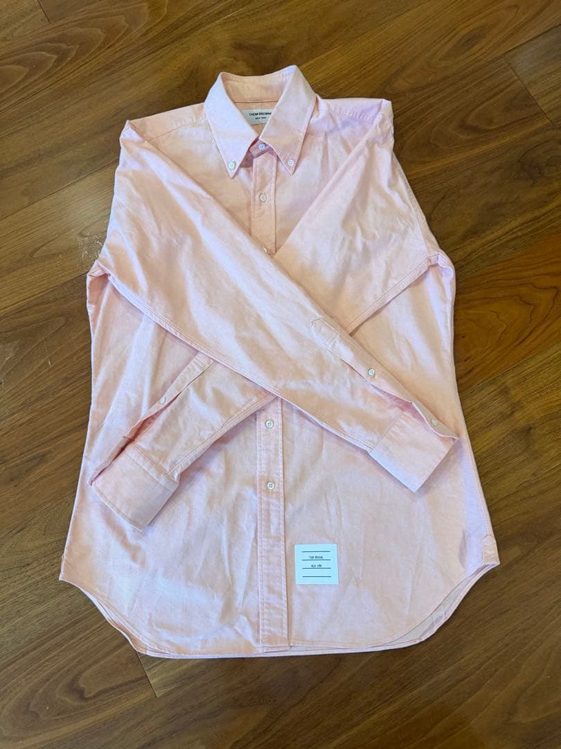 【THOM BROWNE】ピンク ボタンワイシャツ 2021年モデル｜究極のボタンダウンシャツ （ピンク） -WWSワークウェア