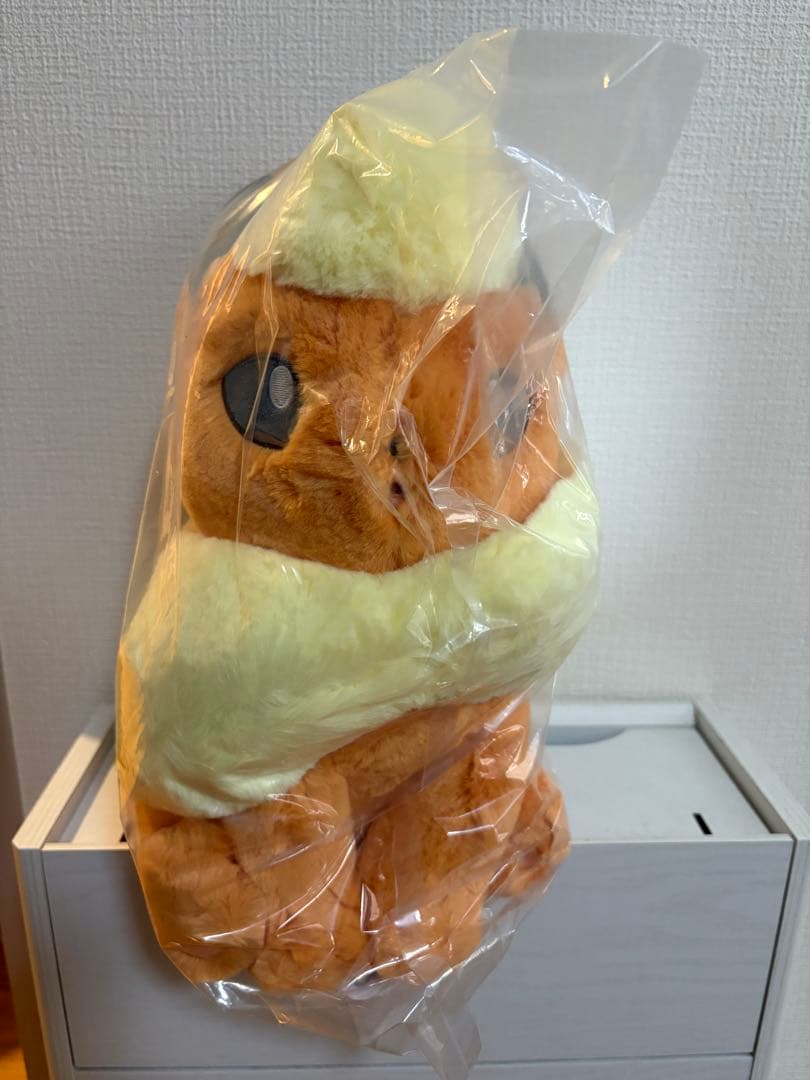 【新品未開封】ポケモンセンターオリジナル　ふわふわ抱きぬいぐるみ　ブースター 新品未開封】ポケモンセンターオリジナル ふわふわ抱きぬいぐるみ