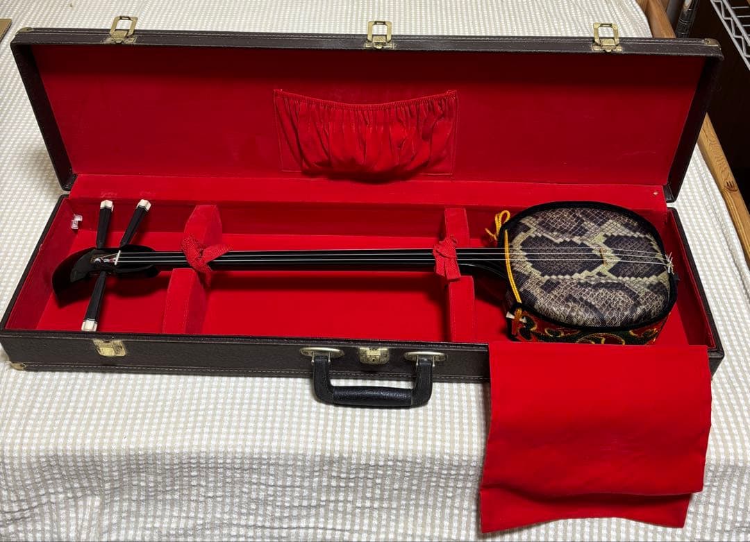 沖縄三線 本体 人工皮　ハードケース付き(〜14日迄)