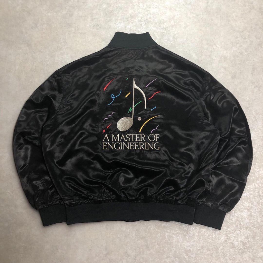 80-90sヴィンテージUSA製サテンスタジャンスカジャン刺繍　短丈ショート丈 80年代 USA製 Swingster カレッジ ロゴ刺繍 サテンスタジャン メンズM