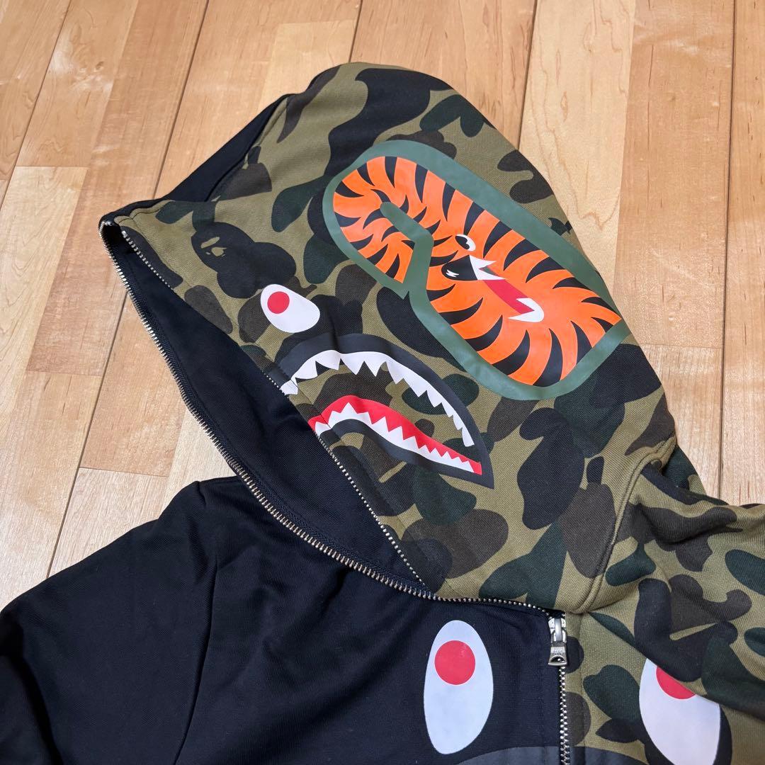 厚手・美品】フルジップ シャークパーカー／迷彩×黒／フードデザイン