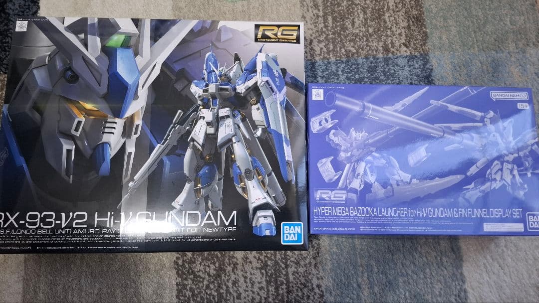 RG 「Hi-νガンダム」＆「ハイパー・メガ・バズーカ・ランチャー」セット
