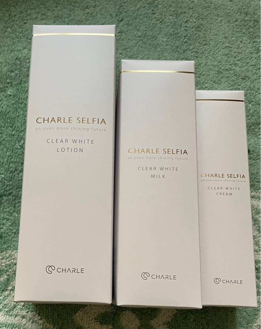 シャルレ 化粧品3点