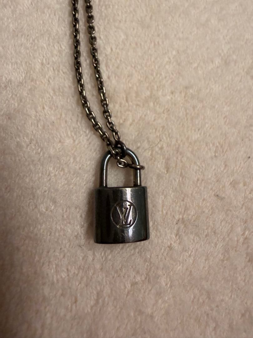 ルイ・ヴィトン　シルバーロックイット ネックレス