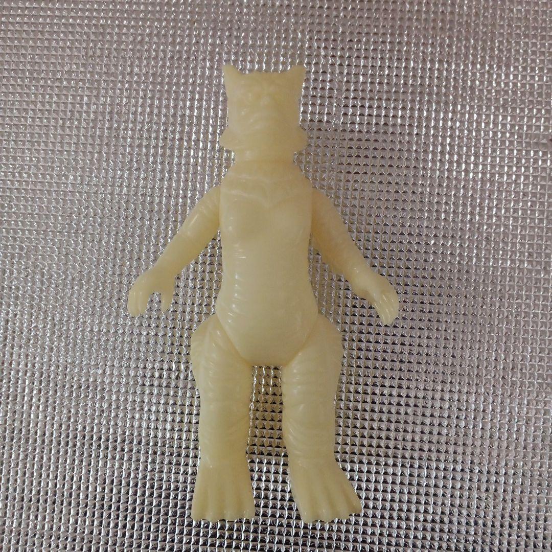 ラゴン　m1号 ソフビ　蓄光　フィギュア 1月13日(月・祝)より販売開始】【シンビンプロモーション】M1号製