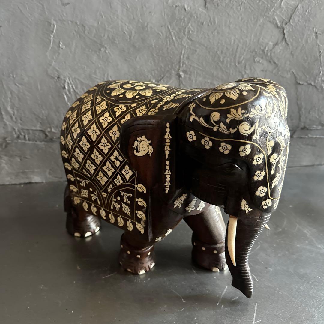 最終お値下げ‼️中国 唐木紫壇製 獣骨象嵌装飾 インド象 置物 - メルカリ
