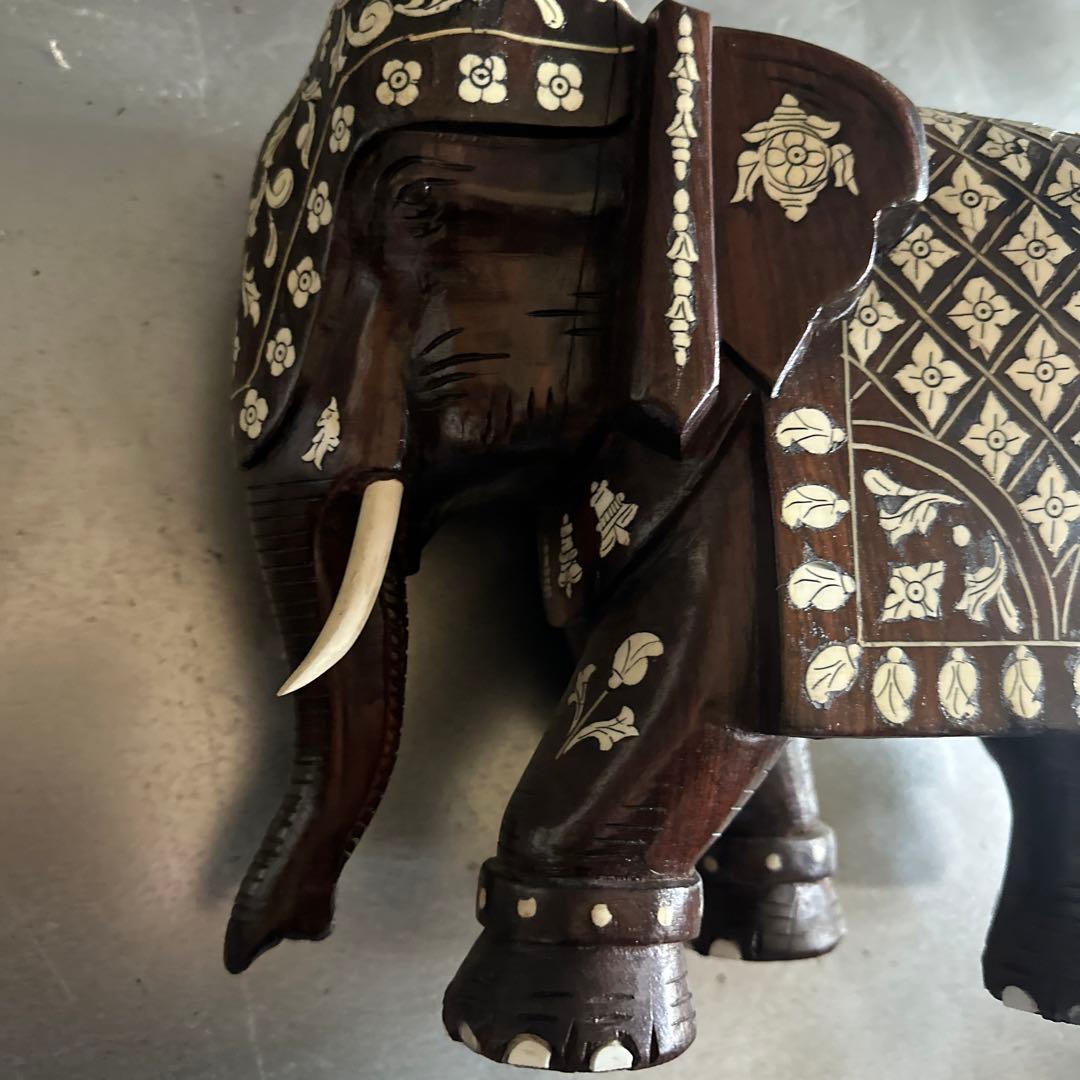最終お値下げ‼️中国 唐木紫壇製 獣骨象嵌装飾 インド象 置物 - メルカリ