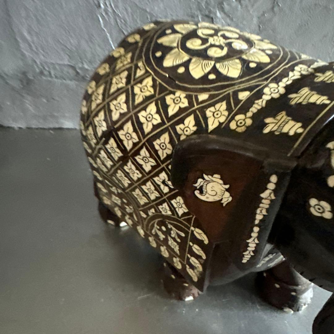 最終お値下げ‼️中国 唐木紫壇製 獣骨象嵌装飾 インド象 置物 - メルカリ