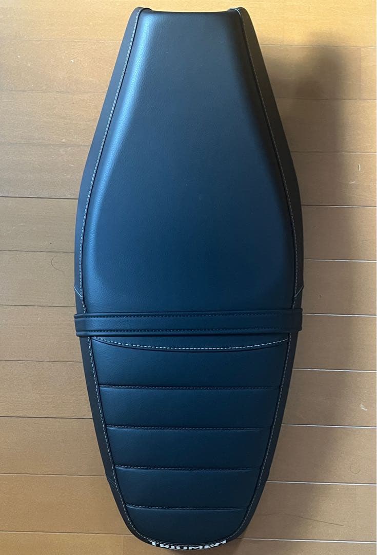 トライアンフ　スピードツイン900 2025年式　純正シート