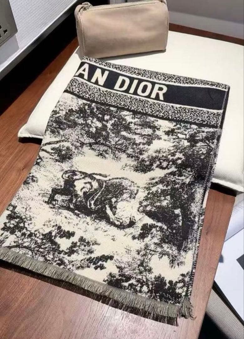 新品未使用　即購入可能　翌日発送 タグ付きDiorマフラー　ストール　ノベルティ DIOR オブリーク カシミヤマフラー 優雅に纏う 新作エレガンス (Dior